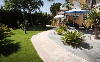 A fully renovated corner bungalow with a large garden.